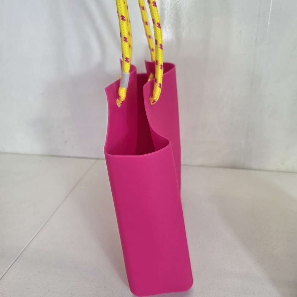 Sol de Janeiro Exclusive Pink Beach Silicon tote bag - Picture 8 of 10